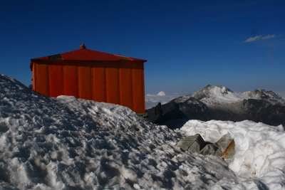 huayna potosi, picture 5: high camp: made of tin. click on the image to go to the next picture